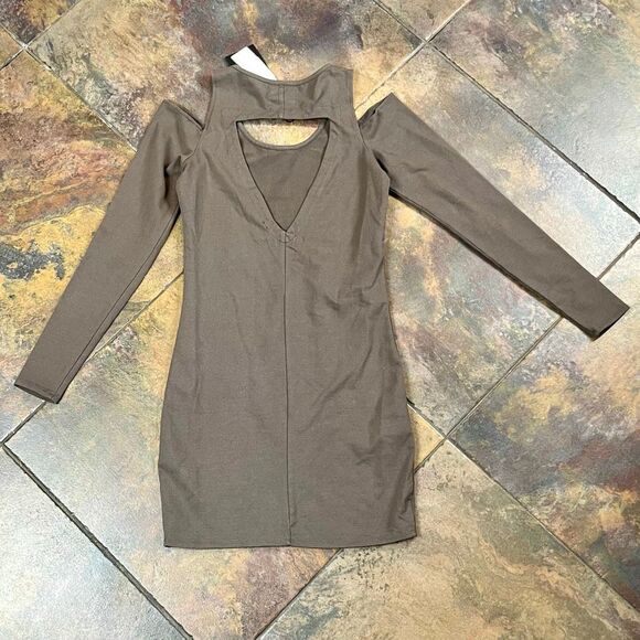 New! NWT Chaser Typewriter Open Shoulder Body Con Mini Dress Small - Picture 12 of 12